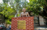 تندیس گوینده پیشکسوت رادیو البرز در زادگاهش نصب شد