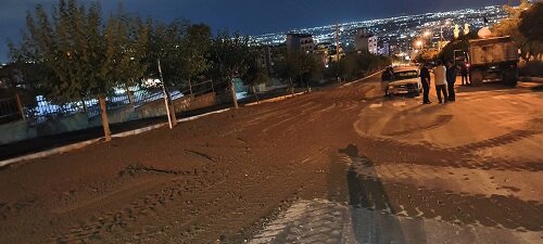 رفع آب‌گرفتگی معابر کرج پس از بارندگی شدید با تلاش نیروهای خدمات شهری