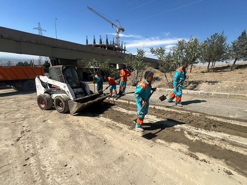 رفع آبگرفتگی معابر کرج پس از بارندگی شدید با تلاش نیروهای خدمات شهری