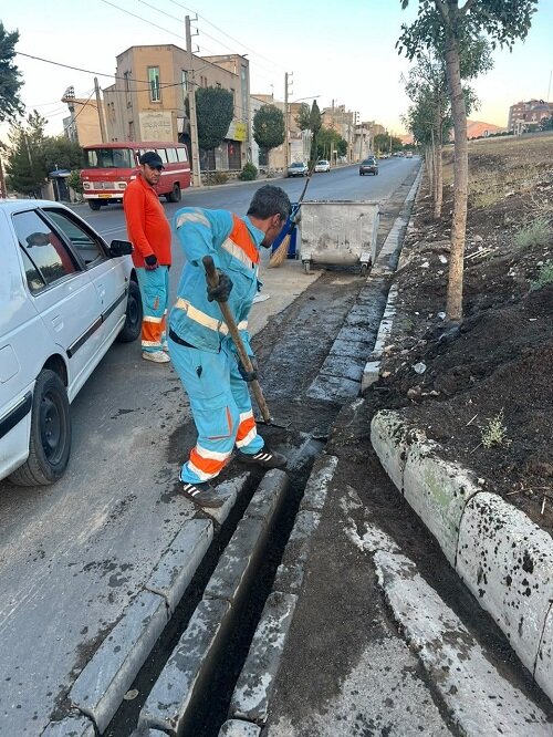 رفع آب‌گرفتگی معابر کرج پس از بارندگی شدید با تلاش نیروهای خدمات شهری