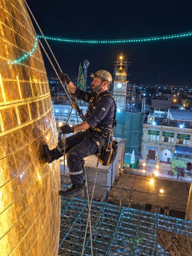 خادمان ایمنی در خدمت حریم ولایت؛ ترمیم گنبد مطهر امامین عسکریین (ع) با مشارکت آتشنشانان کرج