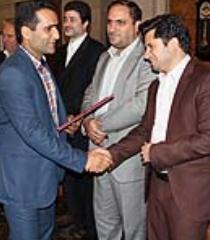تجلیل مدیرعامل سازمان سازمان عمران و نوسازی شهرداری کرج از کارگران نمونه این سازمان