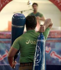"پهلوانان نمی میرند" حقیقت زندگی مرشدها و قهرمانان زورخانه ای است