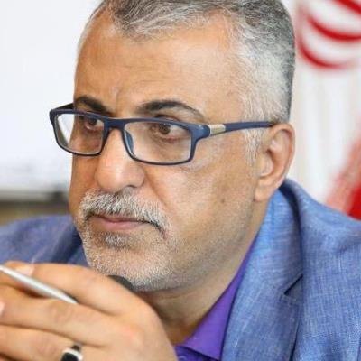 تکریم ارباب رجوع اصلی است که باید در سر لوحه امورکارکنان قرار بگیرد